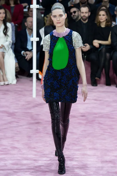Look 12